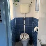 Деревянный коттедж Floating Hideaway *