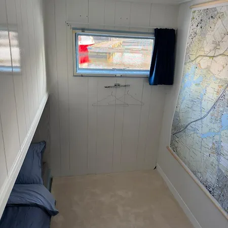 Floating Hideaway Orman Evi
