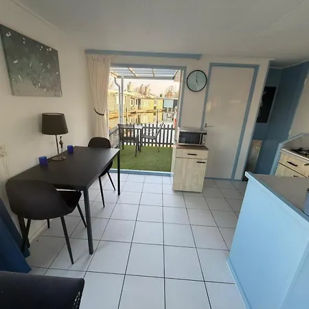 Domek letniskowy Floating Hideaway *