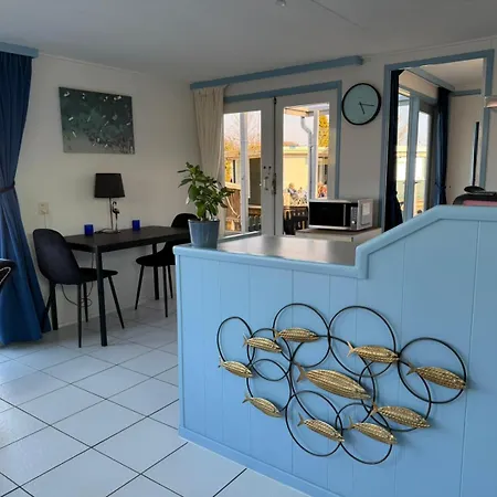 Floating Hideaway Domek letniskowy *