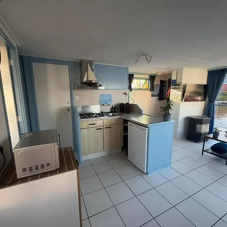 Floating Hideaway Domek letniskowy