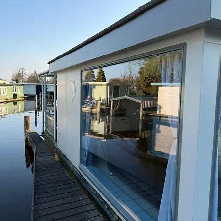 Hytte Floating Hideaway *