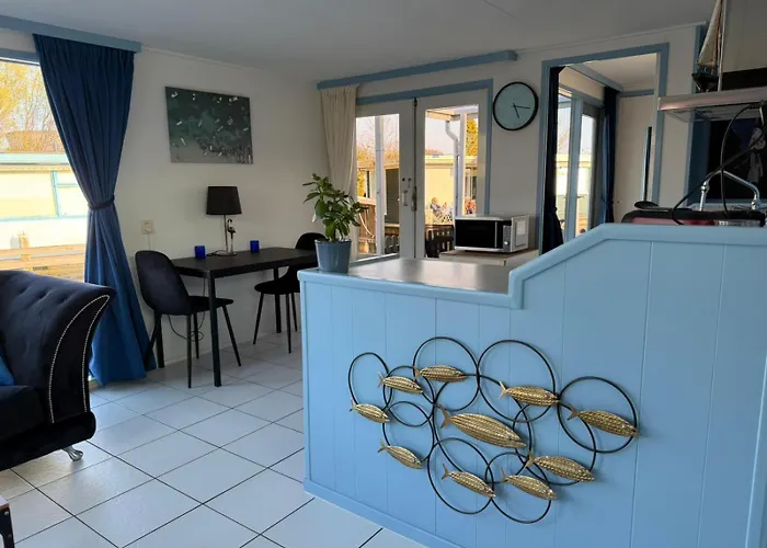 Floating Hideaway Domek letniskowy *