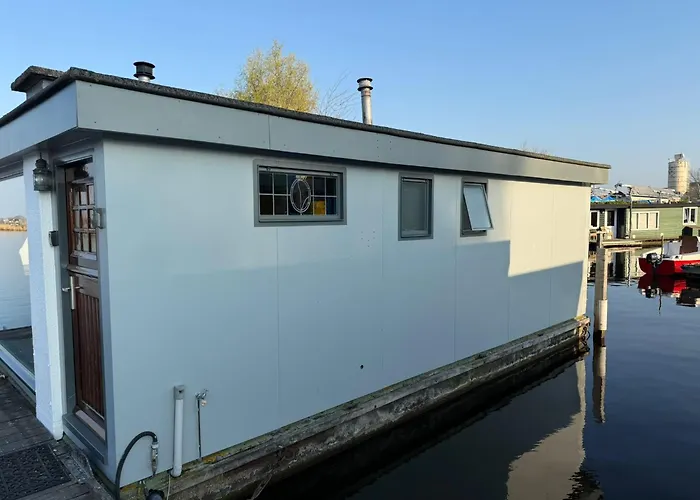 Floating Hideaway Domek letniskowy