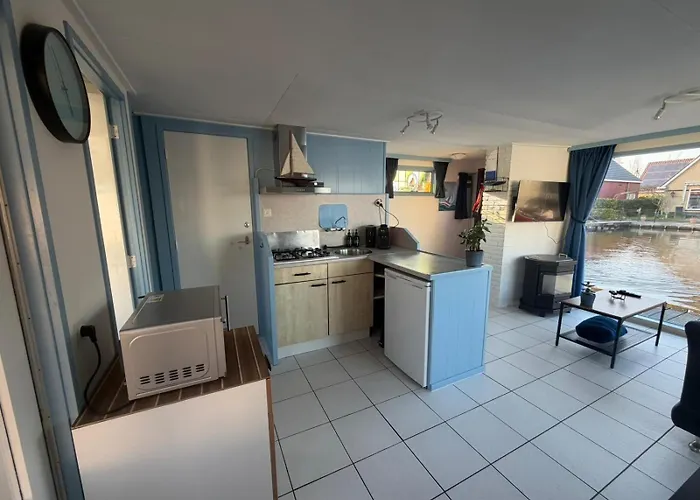 Floating Hideaway Domek letniskowy